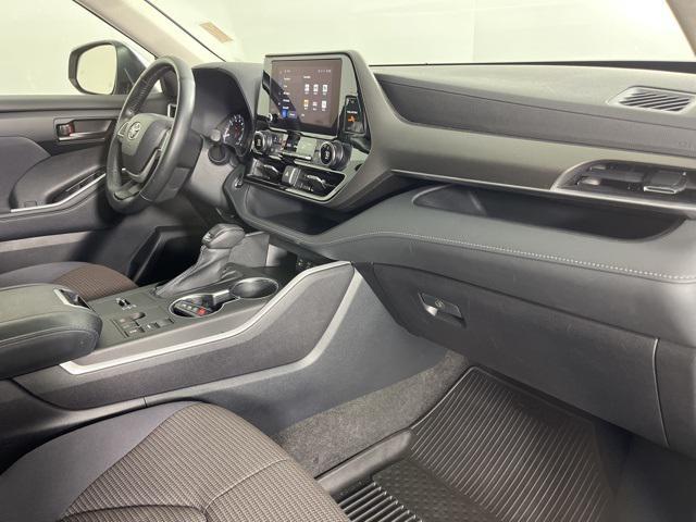 Photo of 2023 Celestial Silver Metallic Toyota Highlander