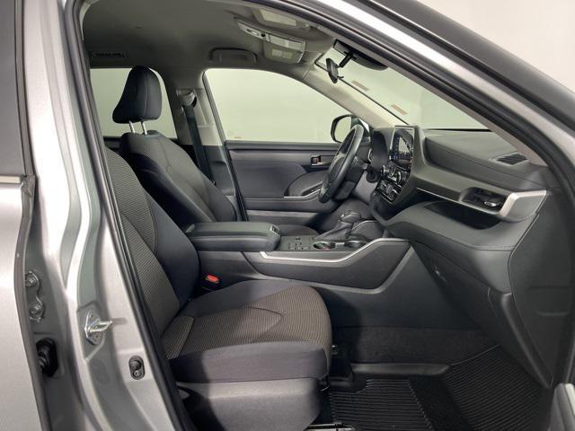 Photo of 2023 Celestial Silver Metallic Toyota Highlander