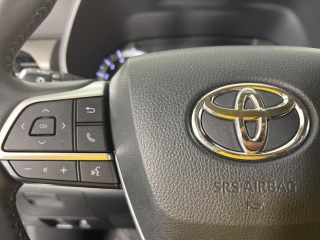 Photo of 2023 Celestial Silver Metallic Toyota Highlander