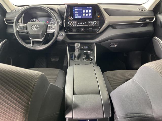 Photo of 2023 Celestial Silver Metallic Toyota Highlander