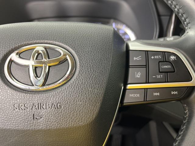 Photo of 2023 Celestial Silver Metallic Toyota Highlander