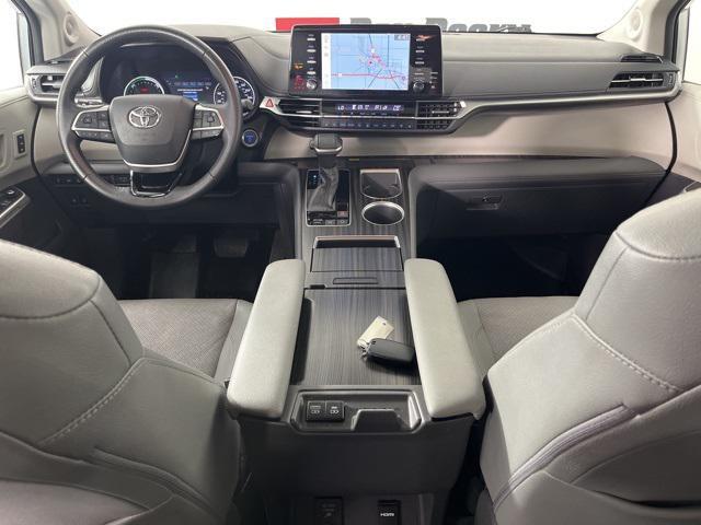 Photo of 2021 Celestial Silver Metallic Toyota Sienna