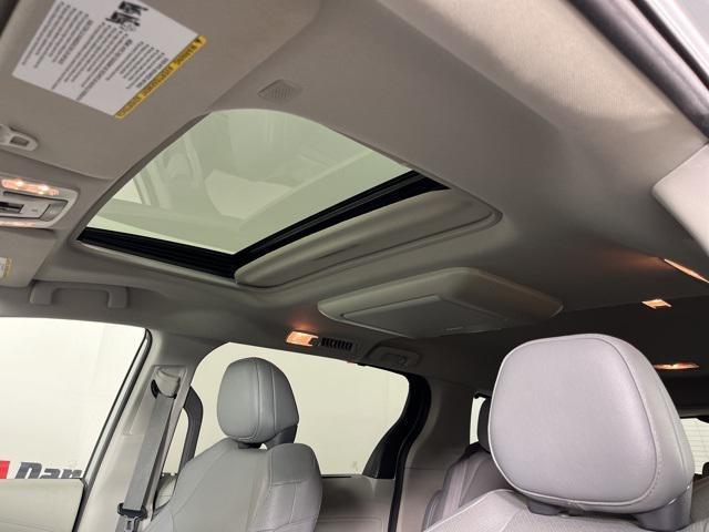 Photo of 2021 Celestial Silver Metallic Toyota Sienna