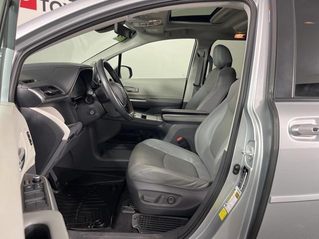 Photo of 2021 Celestial Silver Metallic Toyota Sienna