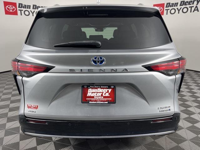 Photo of 2021 Celestial Silver Metallic Toyota Sienna