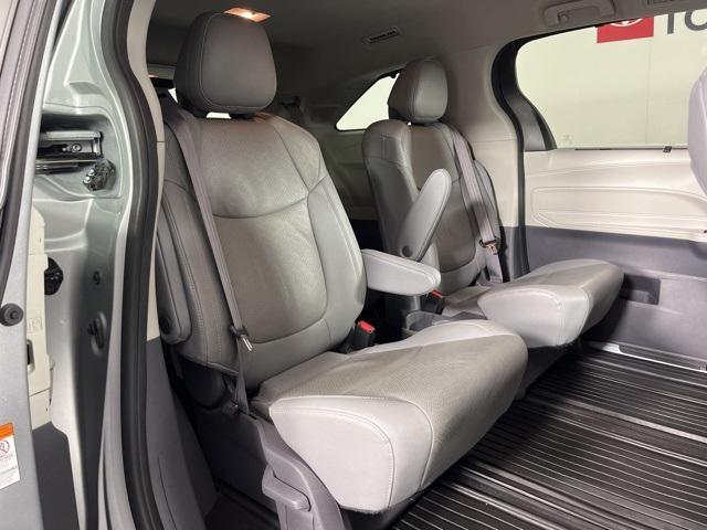 Photo of 2021 Celestial Silver Metallic Toyota Sienna