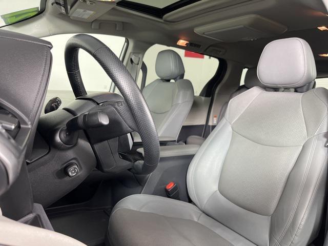 Photo of 2021 Celestial Silver Metallic Toyota Sienna