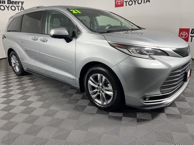 Photo of 2021 Celestial Silver Metallic Toyota Sienna