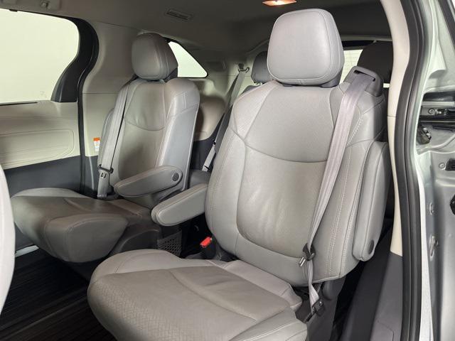 Photo of 2021 Celestial Silver Metallic Toyota Sienna