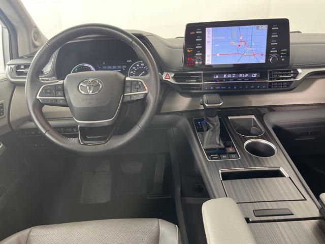 Photo of 2021 Celestial Silver Metallic Toyota Sienna