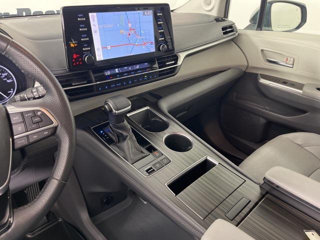 Photo of 2021 Celestial Silver Metallic Toyota Sienna