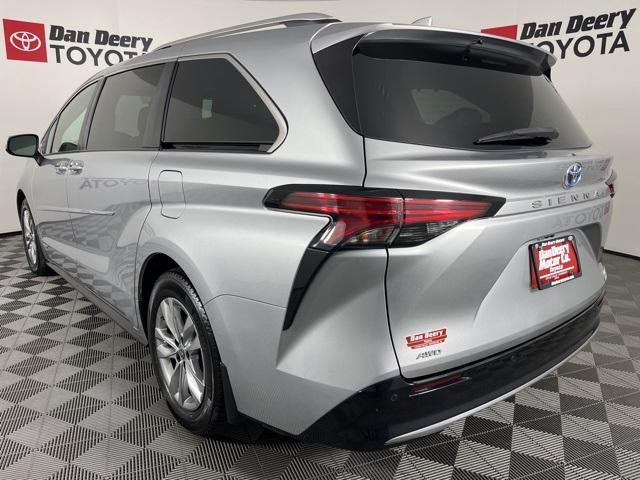 Photo of 2021 Celestial Silver Metallic Toyota Sienna