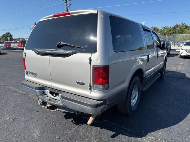 Photo of 2003 Silver Birch Clearcoat Metallic Ford Excursion