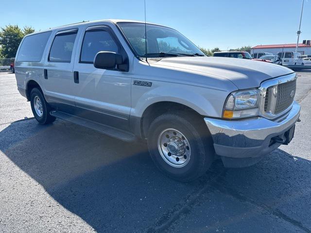 Photo of 2003 Silver Birch Clearcoat Metallic Ford Excursion
