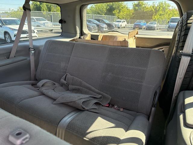 Photo of 2003 Silver Birch Clearcoat Metallic Ford Excursion