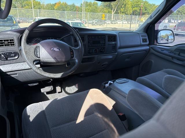 Photo of 2003 Silver Birch Clearcoat Metallic Ford Excursion