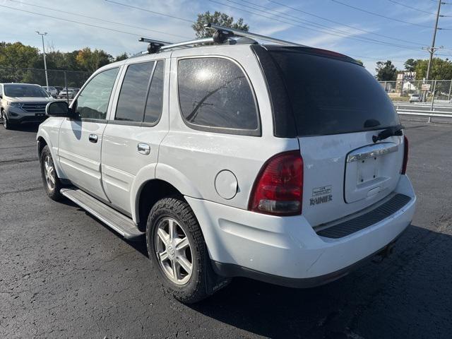Photo of 2006 Frost White Buick Rainier