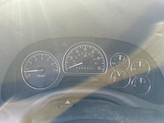 Photo of 2006 Frost White Buick Rainier