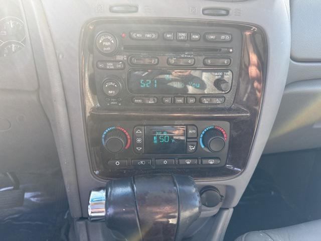 Photo of 2006 Frost White Buick Rainier