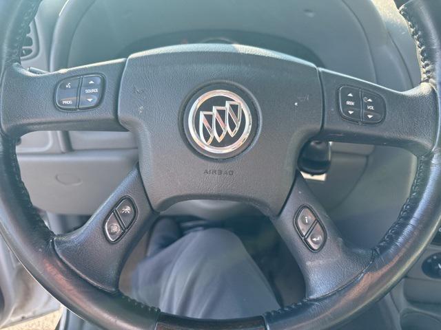 Photo of 2006 Frost White Buick Rainier