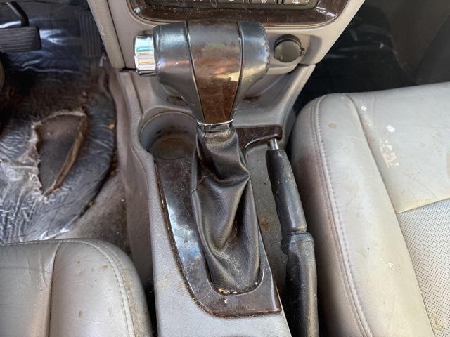 Photo of 2006 Frost White Buick Rainier