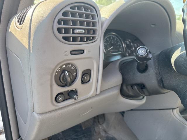 Photo of 2006 Frost White Buick Rainier