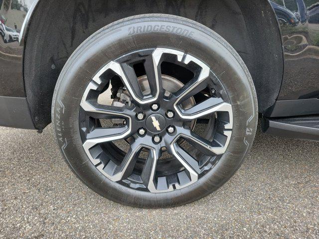 Photo of 2022 Black Chevrolet Suburban
