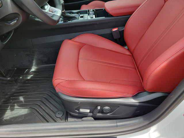 Photo of 2025 Snow White Pearl Kia K5