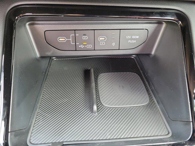 Photo of 2025 Snow White Pearl Kia K5
