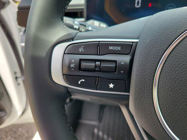 Photo of 2025 Snow White Pearl Kia K5