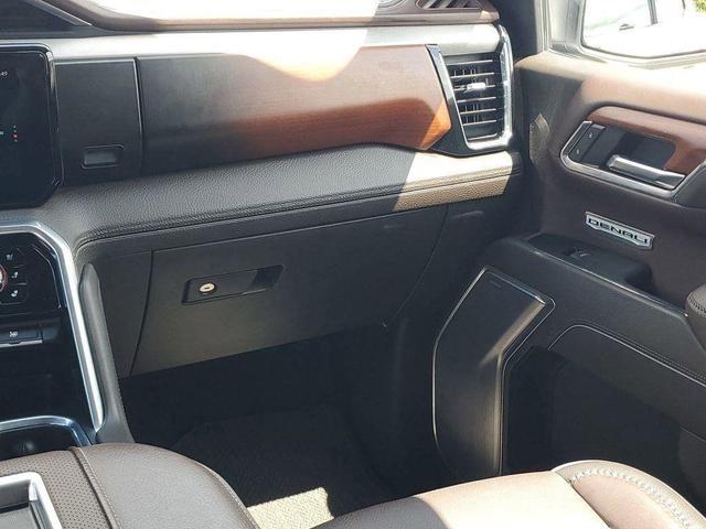 Photo of 2022 White Frost Tricoat GMC Sierra 1500