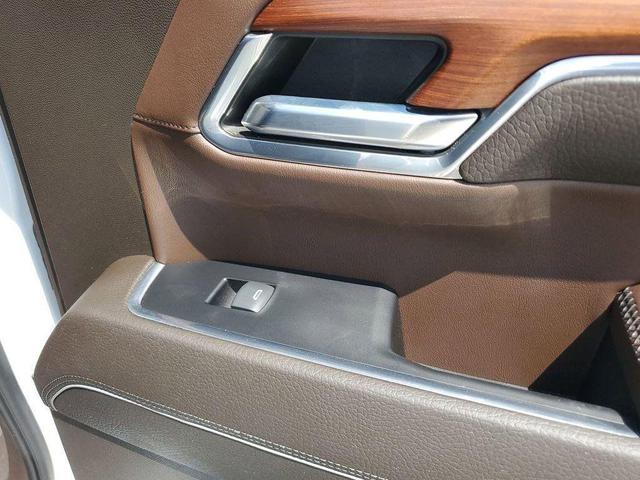 Photo of 2022 White Frost Tricoat GMC Sierra 1500