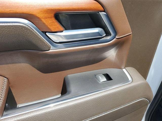 Photo of 2022 White Frost Tricoat GMC Sierra 1500