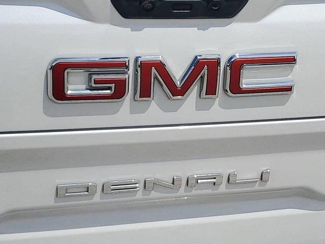 Photo of 2022 White Frost Tricoat GMC Sierra 1500