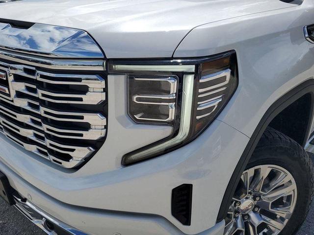 Photo of 2022 White Frost Tricoat GMC Sierra 1500