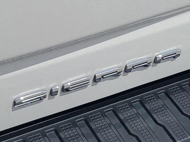 Photo of 2022 White Frost Tricoat GMC Sierra 1500