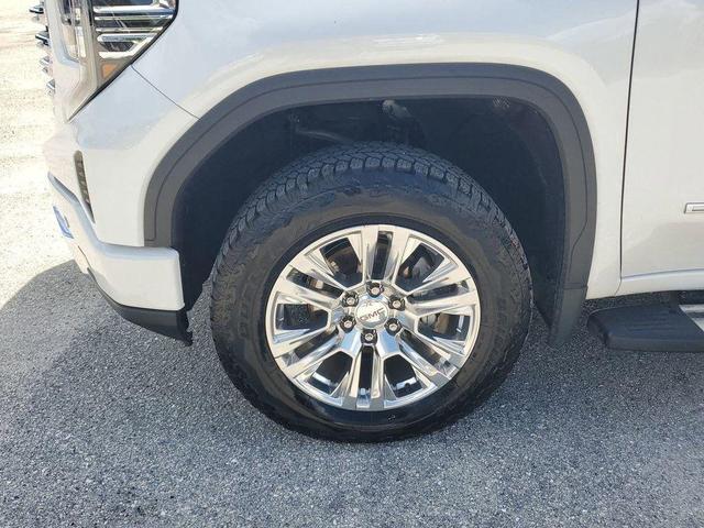 Photo of 2022 White Frost Tricoat GMC Sierra 1500
