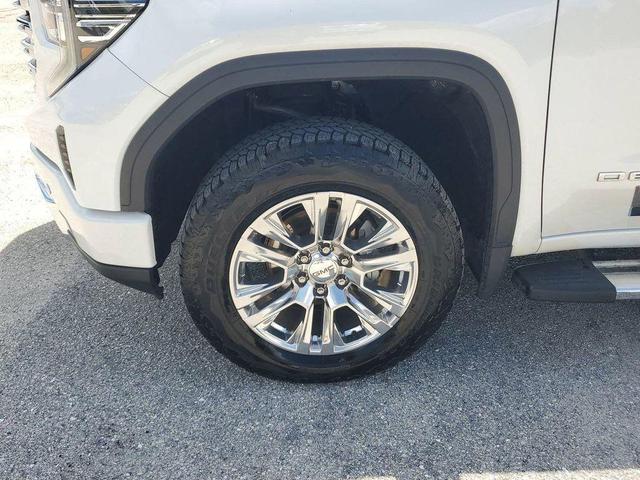 Photo of 2022 White Frost Tricoat GMC Sierra 1500