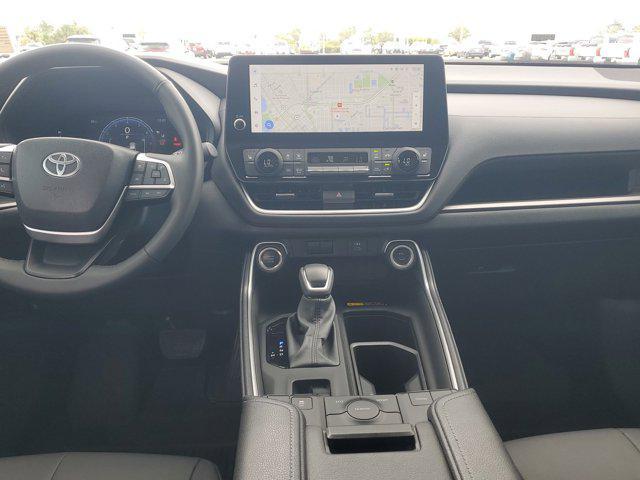 Photo of 2024 Wind Chill Pearl Toyota Grand Highlander