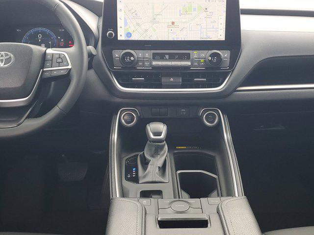 Photo of 2024 Wind Chill Pearl Toyota Grand Highlander