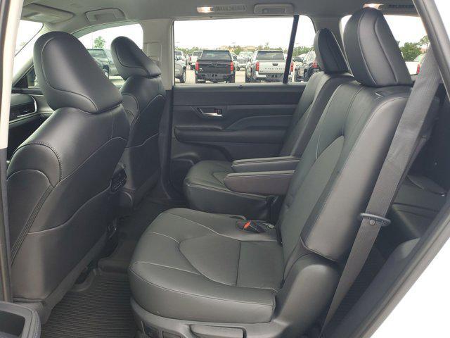 Photo of 2024 Wind Chill Pearl Toyota Grand Highlander