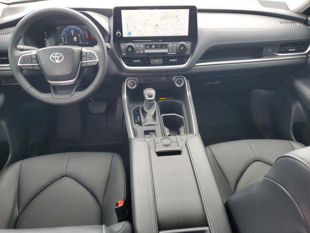 Photo of 2024 Wind Chill Pearl Toyota Grand Highlander