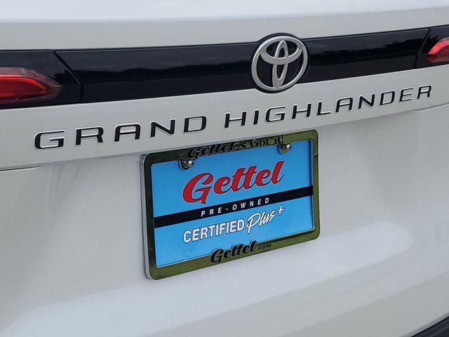 Photo of 2024 Wind Chill Pearl Toyota Grand Highlander
