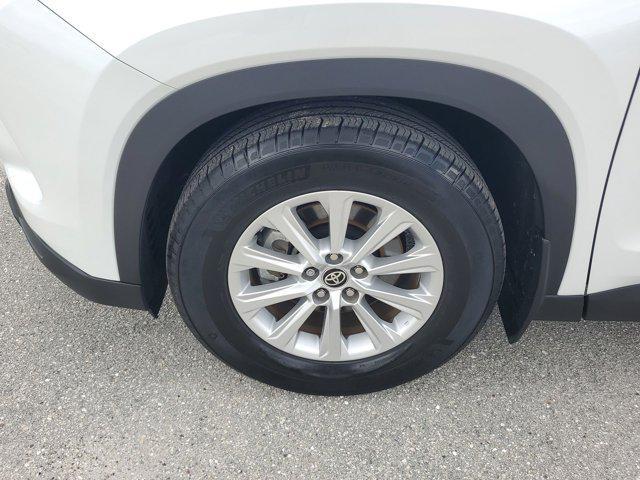 Photo of 2024 Wind Chill Pearl Toyota Grand Highlander