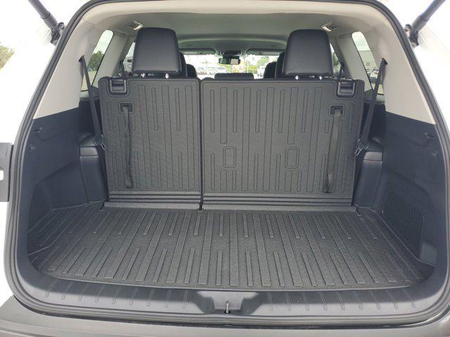 Photo of 2024 Wind Chill Pearl Toyota Grand Highlander