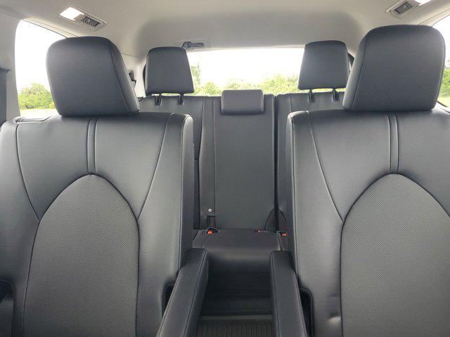 Photo of 2024 Wind Chill Pearl Toyota Grand Highlander
