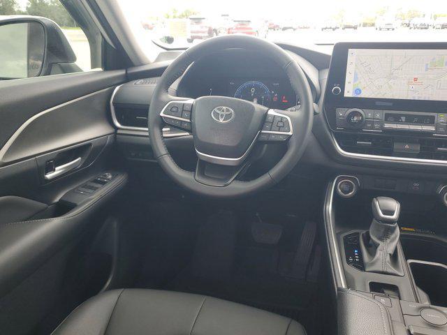 Photo of 2024 Wind Chill Pearl Toyota Grand Highlander