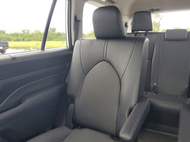 Photo of 2024 Wind Chill Pearl Toyota Grand Highlander