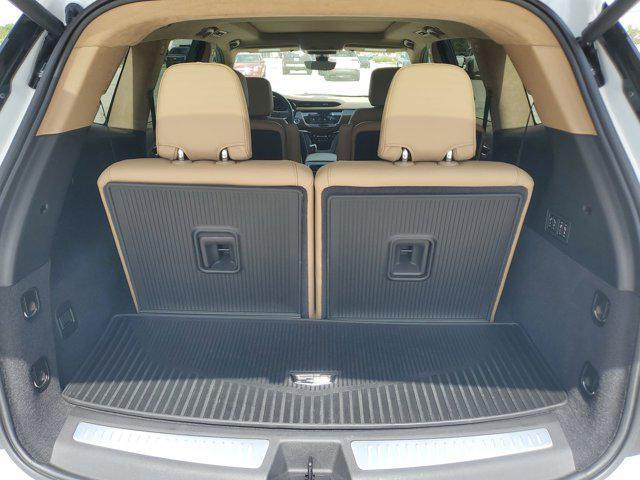 Photo of 2024 Crystal White Tricoat Cadillac XT6