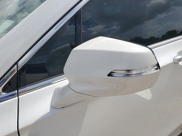 Photo of 2024 Crystal White Tricoat Cadillac XT6